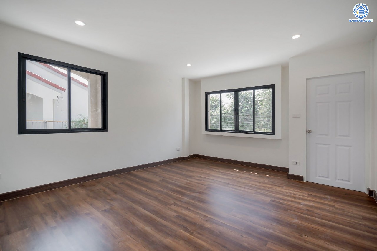 บ้านมือสองตกแต่งใหม่ ทาวน์เฮ้าส์ทำเลโซนเมือง! โครงการ เกร็ดแก้วการ์เด้น รัตนาธิเบศร์ ที่สุดของความคุ้ม! เนื้อที่ 32 ตร.ว. ฟังก์ชันระดับบ้านเดี่ยว 3 ห้องนอน 3 ห้องน้ำ 2 ที่จอดรถ ใกล้ทางด่วน "งามวงศ์วาน" และรถไฟฟ้าสายสีม่วง "สถานีบางกระสอ"